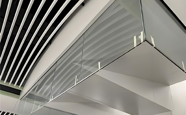 民丰玻璃挡烟垂壁