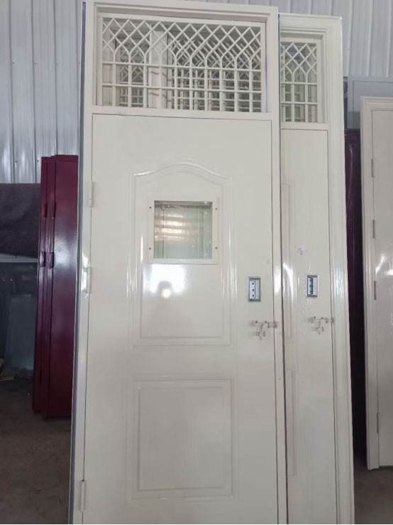 民丰学校教室门