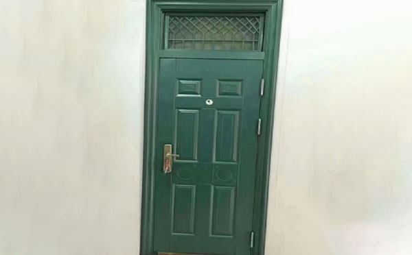 民丰学校教室门